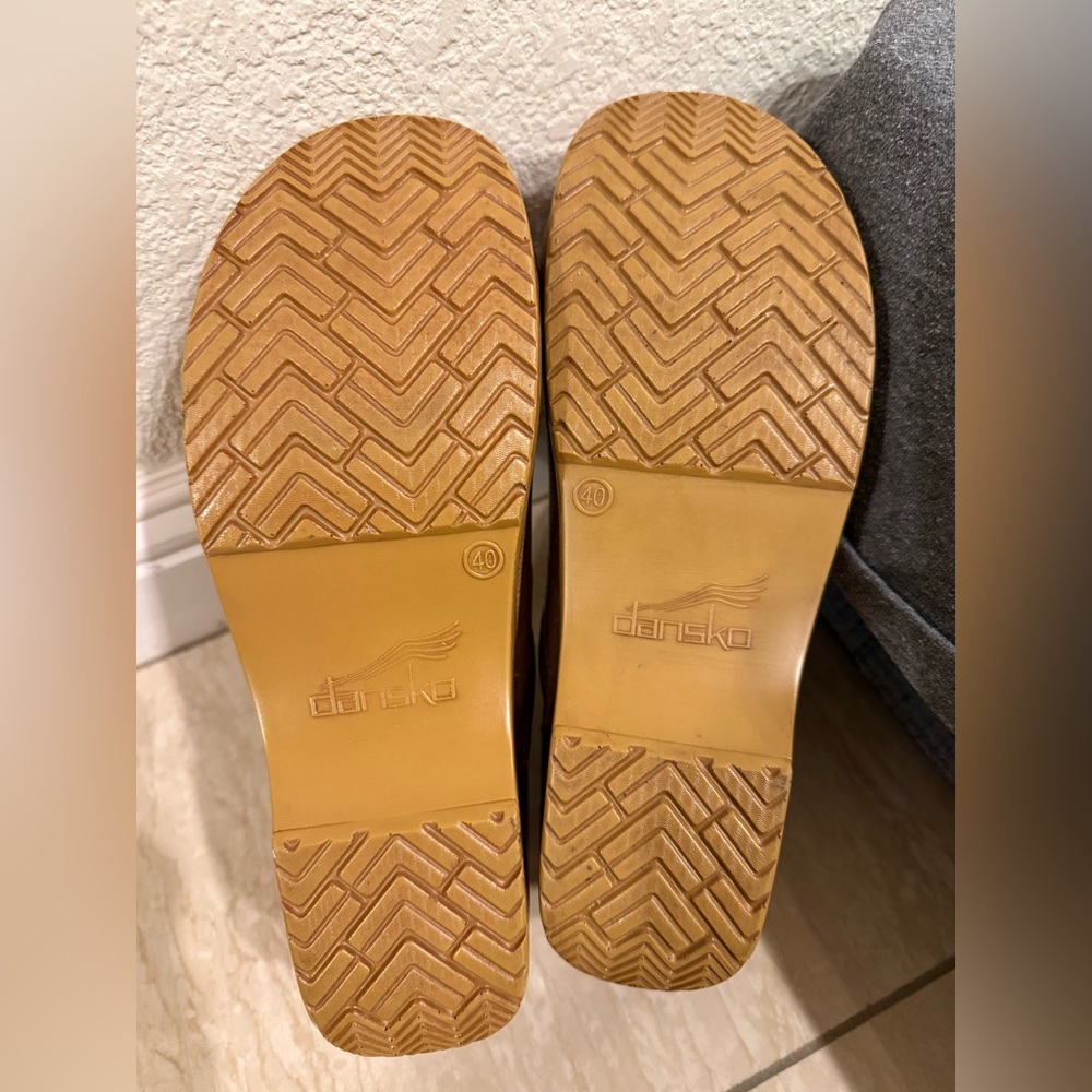 Dansko Professional Honey Distressed Tan Leather Clogs - 40 - Picture 8 of 8